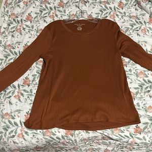 AMERICAN EAGLE rust under sweater🍁🍁🍁